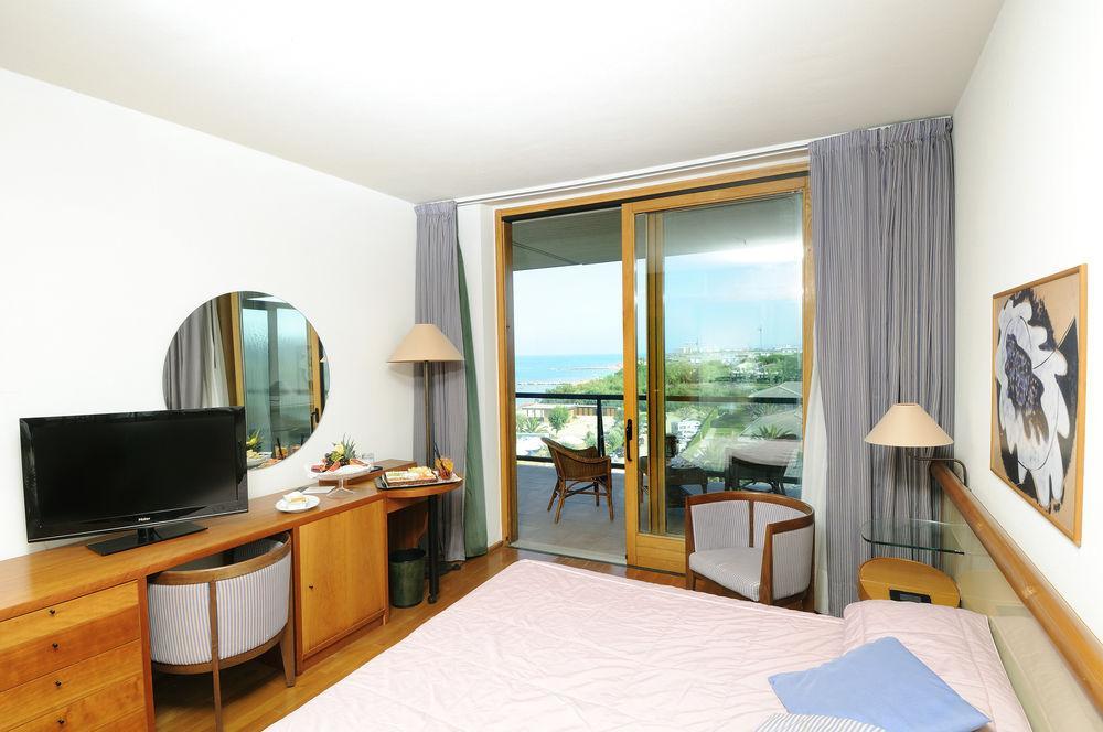 Grand Hotel Berti Silvi Marina Buitenkant foto