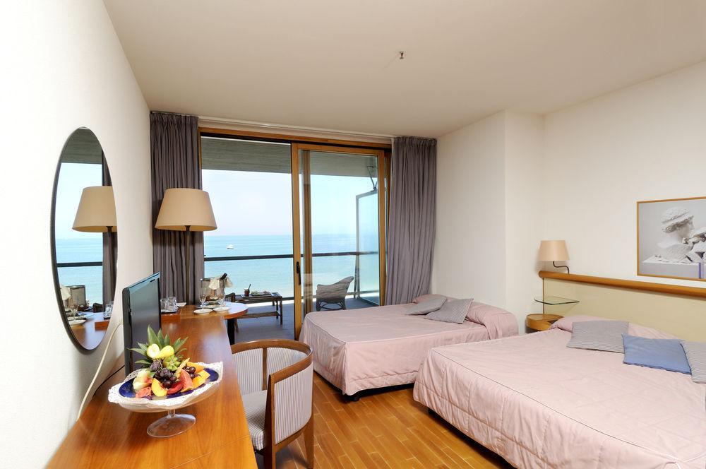 Grand Hotel Berti Silvi Marina Buitenkant foto
