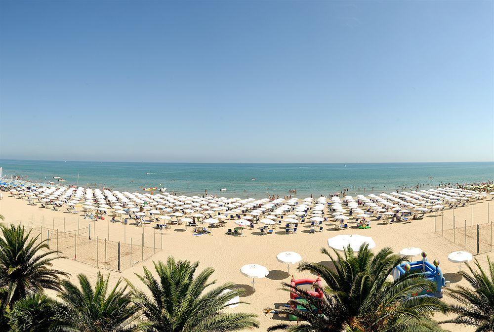 Grand Hotel Berti Silvi Marina Buitenkant foto