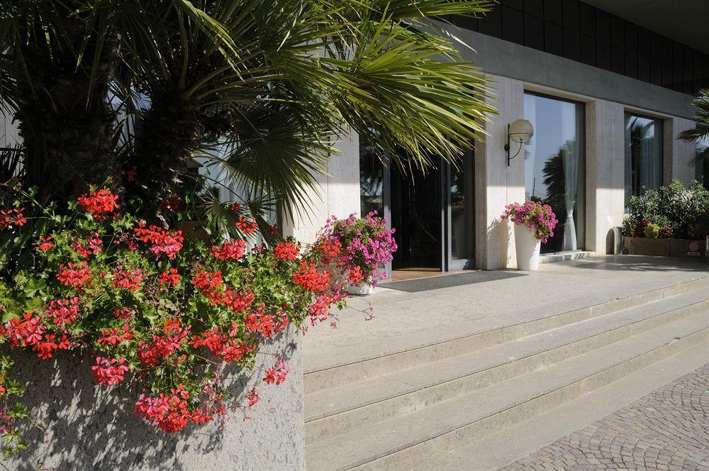 Grand Hotel Berti Silvi Marina Buitenkant foto