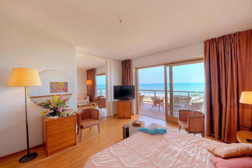 Grand Hotel Berti Silvi Marina Buitenkant foto